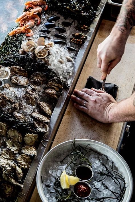 Oyster Display, Seafood Shop, Oyster House, Cheap Food, Pasta Bar, Fruit Kabobs, Seafood Market, Raw Bars, Food Stations