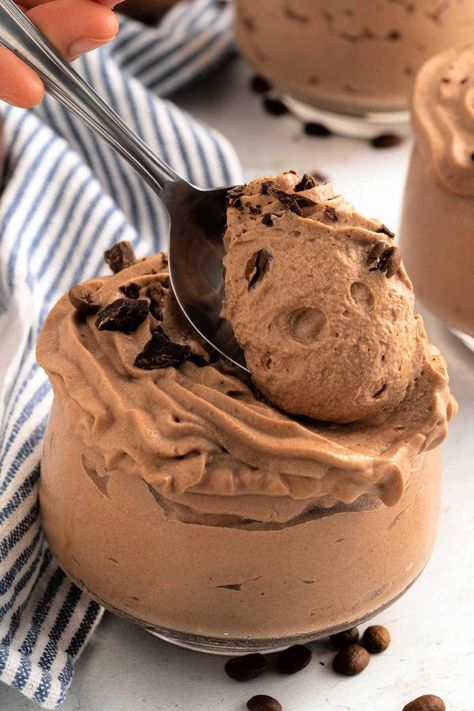 Easy coffee frosting or coffee mousse recipe that tastes fabulous on cupcakes, or use it in your coffee too to sweeten it up!! Coffee Mousse Recipe, Coffee Frosting Recipe, Frosting For Cupcakes, Coffee Mouse, Coffee Frosting, Coffee Mousse, Sweet Coffee, Easy Coffee, Mousse Recipes