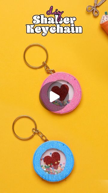 Diy Shaker Keychain, Handmade Keychains Diy Gift Ideas, Key Chains Diy, Diy Keyring, Shaker Keychain, Felt Keychain, Keychain Ideas, Handmade Keychains, Heart Keychain