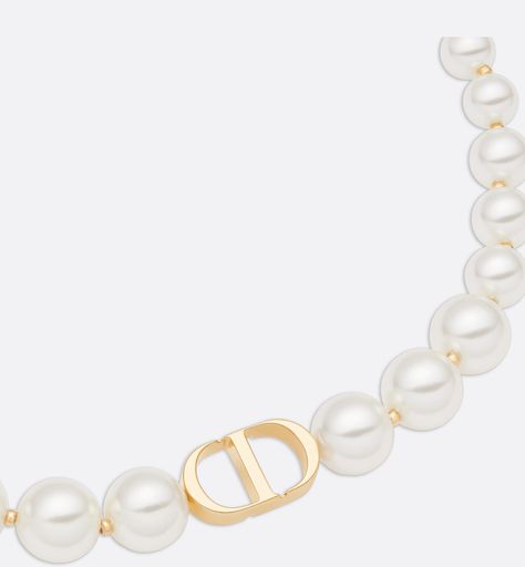 Dior rediscovers its origins and heritage in the 30 Montaigne collection. While keeping its timeless and elegant look, the resin pearl necklace is reimagined in a modern design. White and gold-tone resin pearls and a 'CD' signature wrap delicately around the neck.. Dior Pearl Necklace, Resin Pearl, Dior Necklace, Dior Star, Icon Shoes, Dior Jewelry, Star Shoes, Chanel Jewelry, Silver Cufflinks