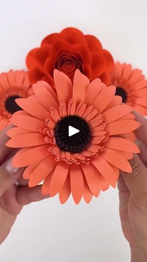 Paper Sunflower Diy, Daisy Template, Sunflower Paper Flowers, Sunflower Template, Gerbera Flower, Paper Sunflowers, Paper Flower Art, Gerbera Daisies, Flower Craft