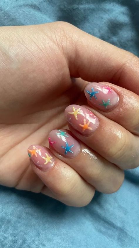 Beachy Short Nails, Short Beachy Nails, Simple Beach Nails Short, Beach Girl Nails, Simple Short Summer Nails, Short Summer Nails 2020, Hawaii Inspired Nails, Summer Nails 2020, Hawaiian Nails