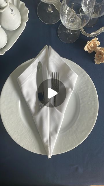 Manuela Mazzocco on Instagram: "✨Double pocket fold napkin✨ Holiday dinner parties - I got you covered 😘🙌🏻 Add a touch of elegance to your table setting with this easy pocket fold - both sophisticated and practical. More  Find this and several more napkin folds in my website. Link in profile. DM/comment for more  #napkinfold #tutorial #howto #napkin #tabledecor #holidaytable" Pocket Fold Napkin, Creative Napkin Fold, Beautiful Napkin Folding, Napkin Folding Tutorial, Easy Napkin Folding, Napkin Folds, Creative Napkins, Afternoon Tea Recipes, Holiday Dinner Party