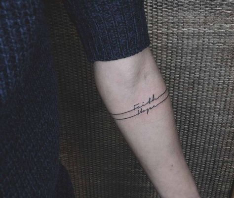 Tattoo Armband, Word Tattoo Ideas, Mom Dad Tattoo Designs, Line Tattoo Ideas, Remembrance Tattoos, Word Tattoo, Single Line Tattoo, Band Tattoo Designs, Faith Tattoo