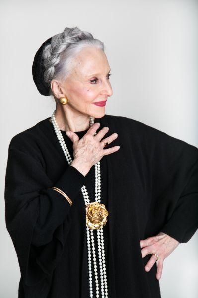 This 81-year-old style star gives an AWESOME makeover (photos by Sunny Shokrae) Carmen Dell'orefice, Wearing Pearls, Senior Style, Advanced Style, Ageless Style, Going Gray, Ageless Beauty, Aging Gracefully, Style And Grace