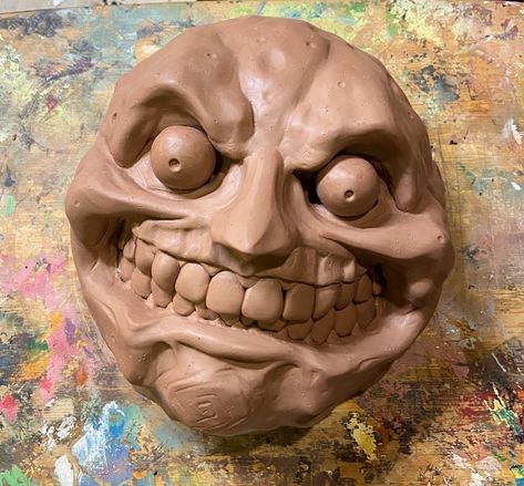 Clay Face Mask Sculpture, Foam Clay Sculpture, Zelda Masks, Zelda Moon, Zelda Mask, Majoras Mask Moon, Pikmin Art, Zelda Crafts, Clay Mask Art