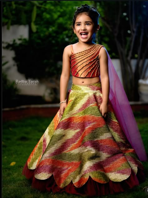 Pattu Pavadai Sleeve Design, Lehenga Design For Kids Girl, Girls Dress Designs Kids Fashion, Kids Lehanga Blouses Designs, Kids Dresses For Girls Indian, Baby Lehnga Design, Baby Girl Lehenga Designs, Kids Lehanga Design For Wedding, Kids Designer Dresses Indian