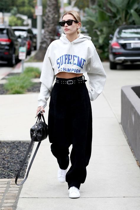 The 2-Piece Model Outfit That's Everywhere Hailey Baldwin Model, Hailey Baldwin Style, 여름 스타일, Model Street Style, Street Style Edgy, Look Of The Day, Model Look, Looks Street Style, Outfit Trends