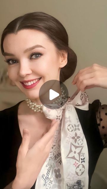 HAREM`s JEWELRY on Instagram: "HOW TO STYLE A PEARL NECKLACE IN 5 WAYS 😍
🎥 @olgakurzova

#pearl #pearlnecklace #pearljewelry #pearls" How To Style Pearl Necklace, Pearl Necklace Outfits, How To Style Pearls, Pearl Necklace Outfit, Pearls Jewelry Diy, How To Wear Pearls, Dress Queen, Diy Fashion Scarf, Silk Scarf Style