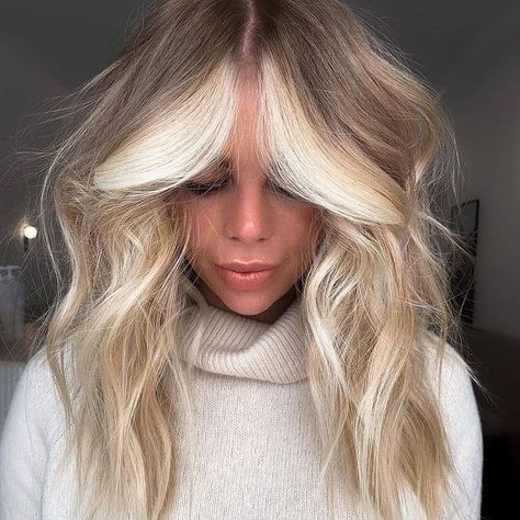 Two Toned Blonde Hair, Bangs Brunette Hair, Beautiful Haircuts For Women, Platinum Blonde Bangs, Face Framing Blonde, Heavy Blonde Highlights, Bangs Brunette, Haircuts For Women With Bangs, Bleached Bangs