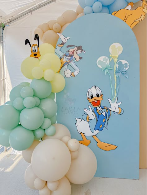 Have a magical birthday for uour little one! The possibilities with this disney inspired backdrop are endless.. 🏰 . . . #balloons #backdrop #firstbirthdayparty #disney #partydecorations #partythemes #partyideasforkids #childrensbirthday #balloongarland #balloondecor #balloonartist #globos #cumpleaños #infantiles #fiestas Disney Balloon Arch, 1st Birthday Backdrop Ideas, Have A Magical Birthday, Birthday Backdrop Ideas, 1st Birthday Backdrop, Balloons Backdrop, Disney Balloons, Donald And Daisy Duck, Magical Birthday