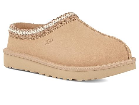 UGG Tasman - Women's Shoes : Driftwood : The Tasman always fits tight at first especially if someone has a high instep or high volume foot. It does stretch out over time. If you are in between sizes, please size up or down based on the volume of your foot and height of your instep. Take the suede UGG Tasman slip-on from weekday lounging to a Saturday excursion! Features a Tasman trim and a raw seam down the center with an embossed UGG logo at lateral side. Luxurious sheepskin lining for breathab Tasman Uggs Driftwood, Taxman’s Uggs, Driftwood Tasman Uggs, Things To Put On Wishlist, Ugh Tasman Slippers, Tazman Ugg, Light Brown Uggs, Christmas Wishlist 2024