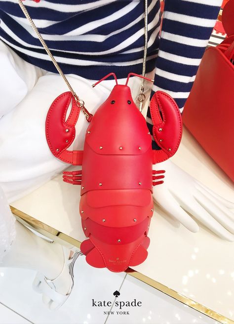 Lobster bag by kate spade Funky Purses, Kate Middleton Pictures, Novelty Purses, Unique Handbags, Red Lobster, Unique Purses, Novelty Bags, Unique Bags, Cute Purses