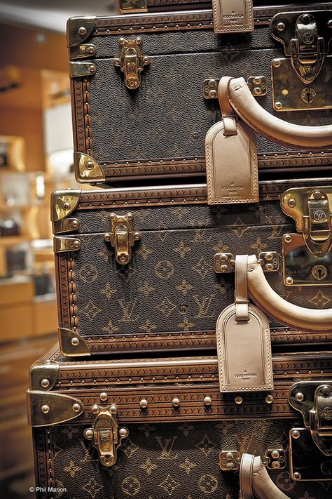 . Lv Luggage, Sac Louis Vuitton, Louis Vuitton Luggage, Louis Vuitton Fashion, Vintage Luggage, Victoria Secrets, Fashion Lookbook, Vuitton Bag, Wish List