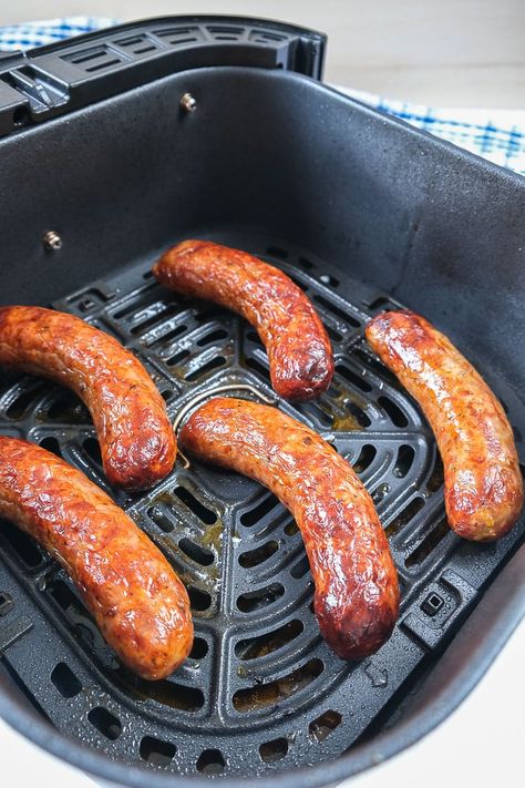 Want to make Italian sausages in the air fryer? Ready in minutes without much of the mess, here's exactly how you make these tasty sausages! Air Fryer Chicken Sausage, Sausage In Air Fryer, Sausages In The Oven, Chicken Sausage Recipes, Italian Chicken Sausage, Air Fryer Cooking Times, Cooks Air Fryer, Chicken Apple Sausage, Italian Sausage Recipes