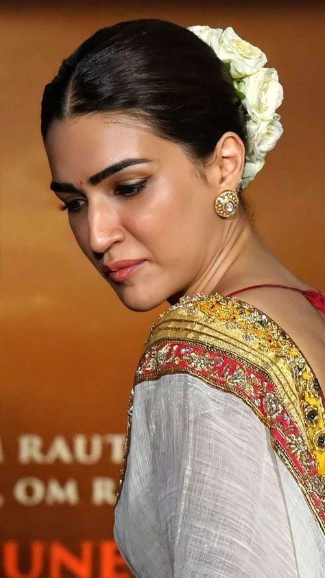 Bridal Hair Buns, Kriti Sanon, Beauty Face Women, Face Photography, Sleek Hairstyles, Bollywood Girls, Indian Actress Hot Pics, Beautiful Smile Women, Desi Beauty