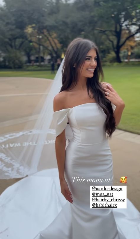 Madi Prewett Wedding Dress, Bride Hair Down Straight, Wavy Bridal Hair With Veil, Maddie Prewitt Wedding, Long Veil With Hair Down, Strapless Wedding Dress Hair Down, Bridal Straight Hair, Wedding Dress Hair Down, Madison Prewett Wedding