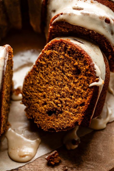 This is my go-to pumpkin Bundt cake recipe because the crumb is incredibly moist, perfectly spiced, and you can top it with anything from salted caramel to cream cheese frosting. You can fill it with chocolate chips, chopped nuts, or leave it plain. I love it with maple icing on top! There's no mixer required. Dessert recipe on sallysbakingaddiction.com Pumpkin Bundt Cake Recipes, Cream Cheese Bundt Cake, Maple Icing, Orange Bundt Cake, Pumpkin Bundt, Honeycomb Cake, Apple Bundt Cake, Pumpkin Bundt Cake, Bundt Cake Recipe