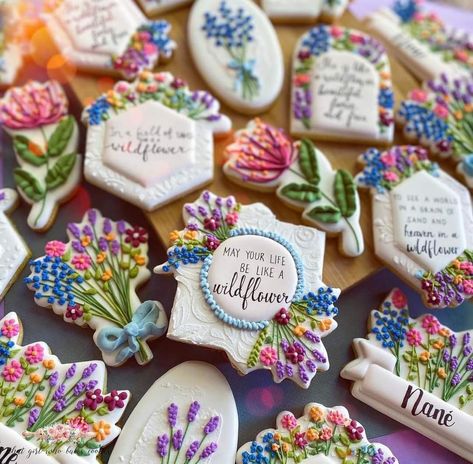 Wildflower Birthday Party, Flower Sugar Cookies, Royal Iced Cookies, Crazy Cookies, Holiday Cookies Christmas, Wildflower Baby Shower, Bridal Shower Cookies, Iced Sugar Cookies, Sugar Cookie Designs