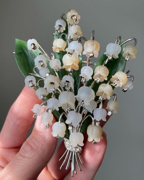 @parkavenueantiques on Instagram: “A lovely brooch realistically modelled as a stalk of lily of the valley, set with carved quartz flowerheads, each suspending a sparkling…” Lily Of The Valley Hair, Fashion Props, Whimsical Jewelry, Hair Pin, Dream Jewelry, Lily Of The Valley, Hair Piece, Diy Flowers, The Valley