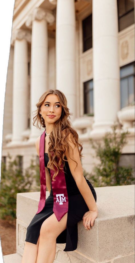 University Graduation Photos, Graduation Shoot Ideas, College Grad Pictures, High School Graduation Pictures, Grad Picture Ideas, College Grad Photos, Cap And Gown Pictures, Nursing Graduation Pictures, Kyle Field