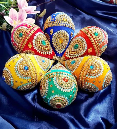 Coconut Design For Wedding, Coconut Decoration For Marriage, Wedding Coconut, Coconut Design, Coconut Decoration, Wedding Platters, Wedding Crafts Diy, Plate Decor, Wedding Crafts