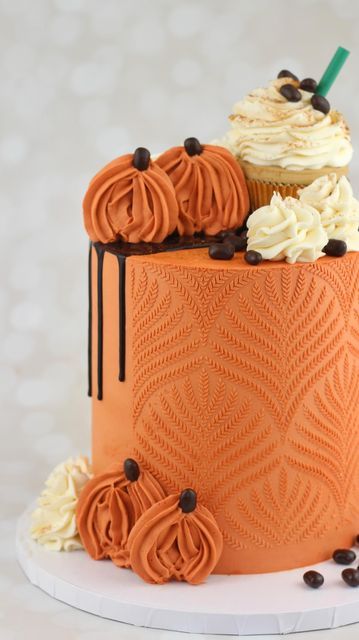 Orange Color Cake, Fall Cakes Decorating, Fall Birthday Cakes, Pasteles Halloween, Bolo Halloween, Thanksgiving Cakes, Fall Cakes, Cake Decorating Designs, Cake Business