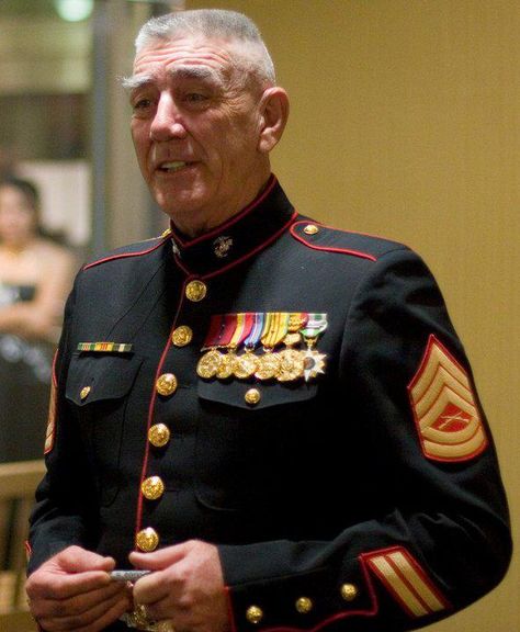 Happy 69th Birthday today to Gunnery Sergeant R. Lee Ermey - Imgur R Lee Ermey, Famous Marines, Marine Tattoo, James Mattis, Gunnery Sergeant, Once A Marine, Drill Instructor, Marine Mom, American Military