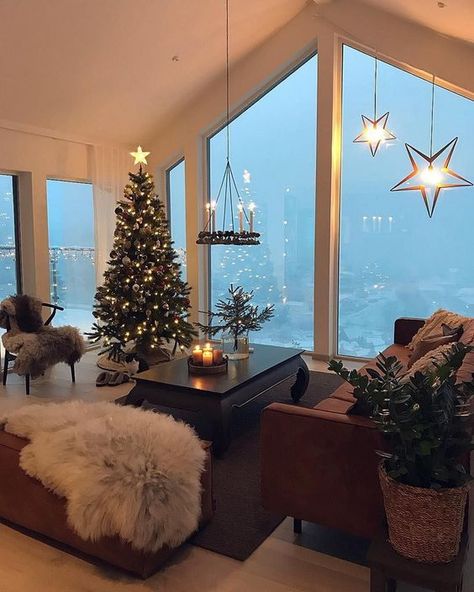 Tips to Keep Your Home Warm in the Winter | L'Essenziale Cer Nocturn, Winter Decorations Diy, Winter Decoration, Christmas Decorations Living Room, Hygge Decor, Christmas Living Rooms, Winter Home Decor, Winter Diy, Winter House