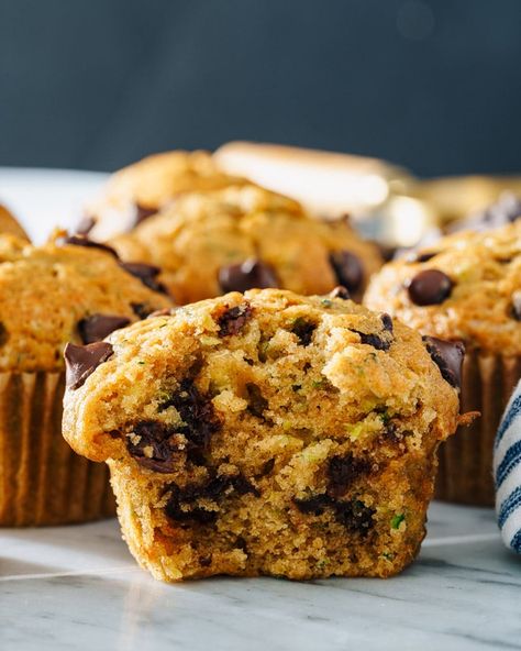 Easy Zucchini Muffins, Sweet Chips, Zucchini Bread Muffins, Zucchini Chocolate, Zucchini Chocolate Chip Muffins, Chocolate Chip Zucchini Bread, Zucchini Muffin Recipes, Chocolate Zucchini Muffins, Recipe Bread