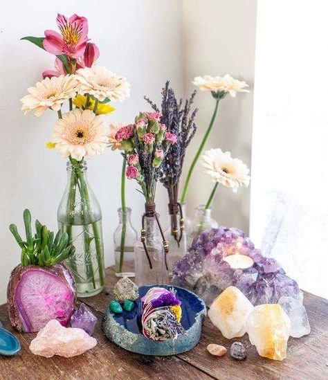 Gala Darling, Flowers In Vases, Zen Room, Meditation Altar, Yoga Space, Deco Boheme, Meditation Space, Yoga Room, Deco Floral