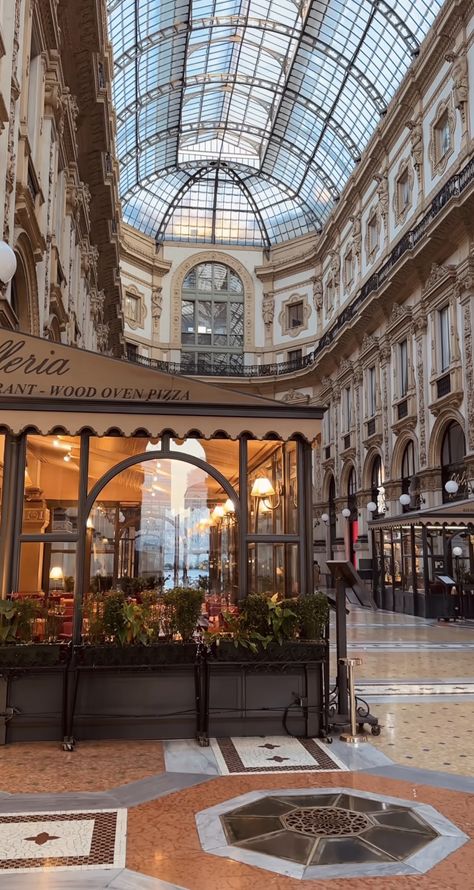 Milano Aesthetic, American Bar, Milan Hotel, American Bars, Pretty Places, Dream Destinations, Travel Aesthetic, Monte Carlo, Life Style