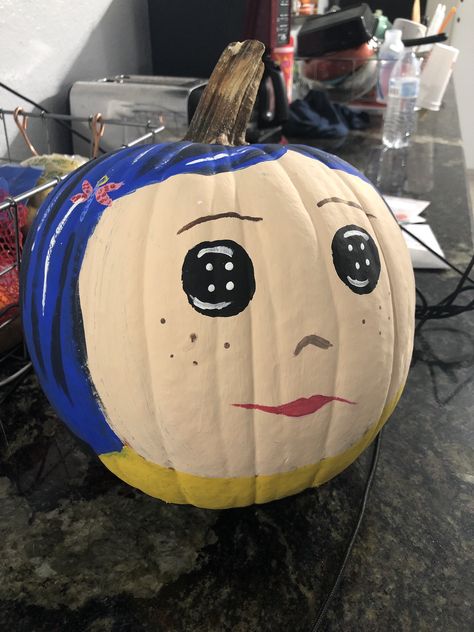 Coraline Pumpkin, Halloween Coraline, Cute Painted Pumpkin Ideas, Labu Halloween, Disney Pumpkin Painting, Paint Pumpkins, Halloween Pumpkin Diy, Creative Pumpkin Painting, Creative Pumpkin Decorating