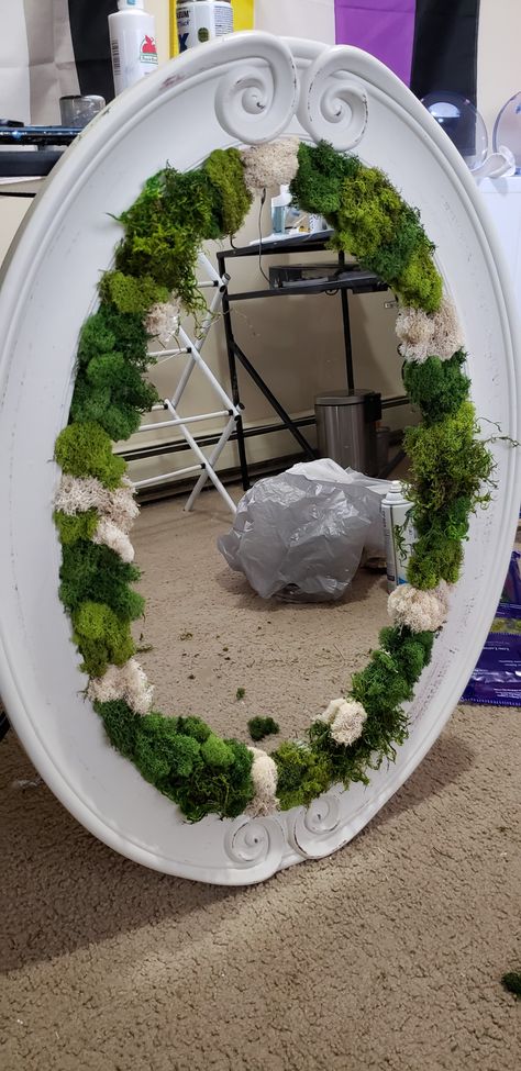 Moss Bedroom, Moss Mirror, Fantasy Room, Fairy Room, Fantasy Rooms, Fairy Home, Moss Art, Diy Mirror, Local Crafts