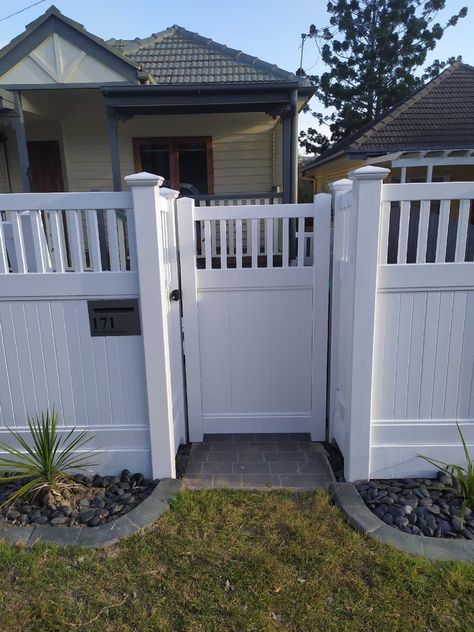 Picket Fence Front Yard Australia, Vinyl Fencing Front Yard, High Front Fence, Fences And Gates Front Yard, Front Fence And Gate, Fencing Ideas Australia, Pvc Fence Ideas, Privacy Fence With Gate, Front Fence Ideas Australia