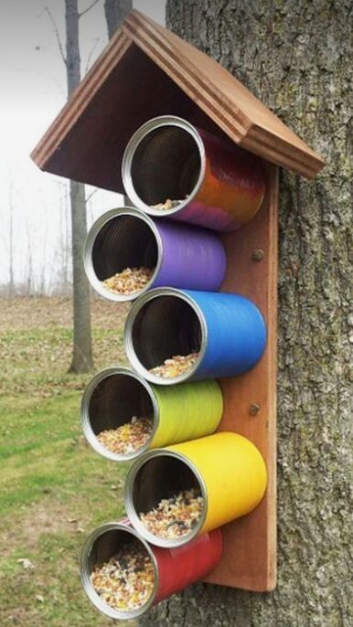 Homemade Bird Feeders, Diy Crate, Diy Bird Feeder, Tin Can Crafts, Recycled Garden, Diy Birds, Crate Furniture, Bird Houses Diy, School Garden