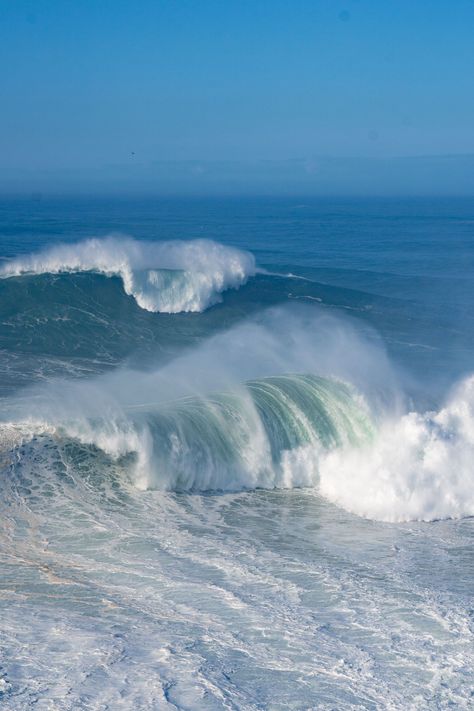 Nazare Portugal Waves, Big Waves Aesthetic, Nazare Waves, Things To Do In Europe, Nazare Portugal, Waves Aesthetic, Cheap Places To Visit, Places To Visit In Europe, Wave Wallpaper