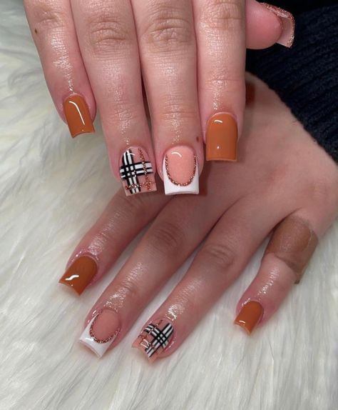 Square Nails Thanksgiving, Acrylic Nail Designs Thanksgiving, Thanksgiving Nail Ideas Square, Scarecrow Acrylic Nails, Cute Short Square Nails Fall, Fall White Nail Designs, Medium Length Fall Nails Acrylic, Short Nail Thanksgiving Designs, Fall Nails Shorties