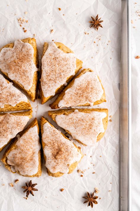 Pumpkin Scones With Chai Glaze, Chai Pumpkin Muffins, Pumpkin Chai Scones, Fall Flavored Scones, Chai Scones Recipe, Savory Fall Baked Goods, Pumpkin Chai Dessert, Fall Scone Recipes, Pumpkin Chai Muffins