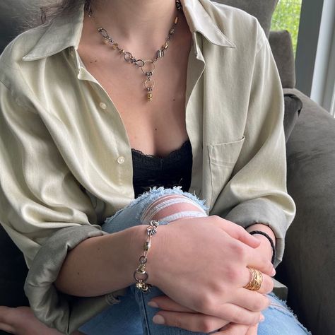 Necklace Styling 101: Wearing Necklaces for Different Necklines - Q Evon Necklace Styling, Staple Necklace, Styling 101, Necklace For Neckline, Necklace Styles, Different Necklines, Types Of Earrings, Trending Necklaces, Wear Necklaces