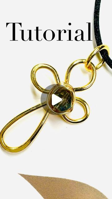 Wire Wrap Cross Pendant, Wire Cross Ring Diy, How To Make Jewelry With Wire, Wire Jewelry Pendant, Jewelry Wire Crafts, Wire Earrings Diy Tutorials, Jewellery Making Ideas Diy, Diy Wire Cross, Wire Jewelry Patterns Free