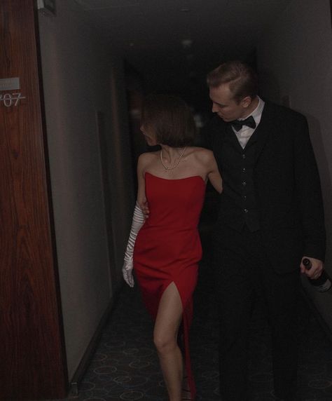 Date Night Couple Aesthetic, Couple Red Dress, Red Dress Brunette, Night Couple Aesthetic, Red Dress Date, Red Dress Date Night, Date Night Couple, Party Dress Night, Hollywood Night