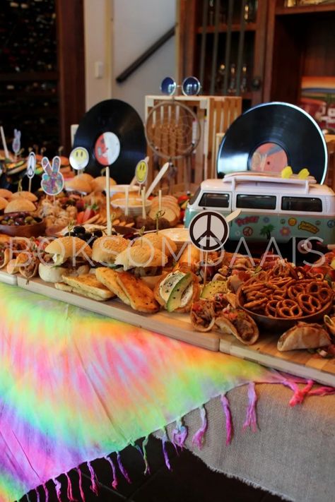 Hippi Theme Party, 1960 Party Decorations, 60s Groovy Party, 60s Party Food Ideas, Groovy Party Theme Adults, 70s Birthday Party Food, Flower Power Food Ideas, Hippie Party Games For Adults, Woodstock Party Food