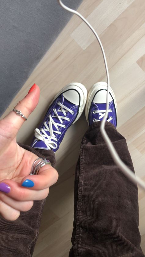 Dark Purple Converse, Purple Converse Outfit, Dark Blue Converse, Doc Outfits, Converse Fits, Purple Converse, Converse Outfit, Blue Converse, Purple Fire