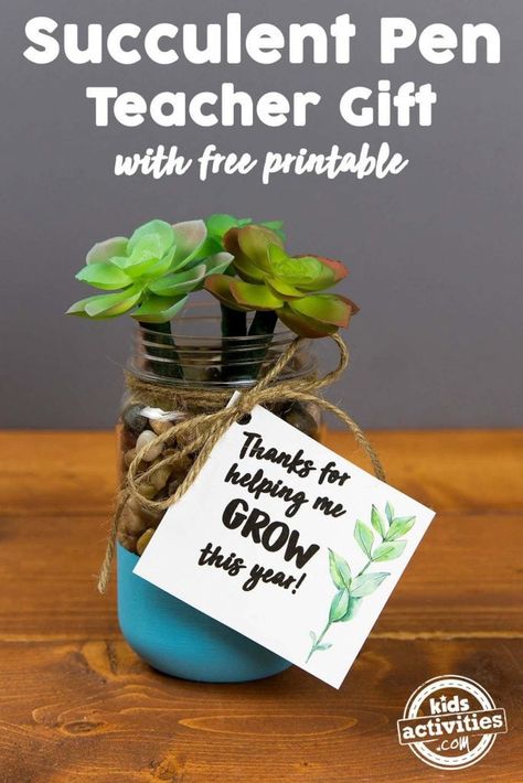 Classmate Gifts, Homemade Teacher Gifts, Plastic Mason Jars, Diy Gifts To Make, Teacher Appreciation Printables, Teacher Gift Card, Teacher Appreciation Cards, Teachers Diy, Sweet Ideas