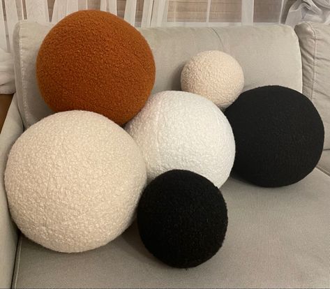 Wall Art Diy Paint, Crochet Cushion Cover, Art Living Room Wall, Wall Art Ideas, Wall Art Bedroom, Textured Canvas Art, Living Room Wall Art, Fluffy Pillows, Round Pillow