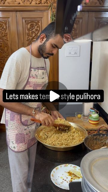 ప్రేమ్🌸 on Instagram: "Pulihora👨‍🍳🌸
Temple style pulihora
Ingredients:
Make fine powder of dry fried 
Red chillies(dried)-6
Mustard seed -2 tea spoons
Pepper corn-2 tea spoon’s 
Jeera-2 tes spoons
Sesame seeds -5 tea spoons
Fenugreek-2 tea spoons
Step2
Boil a small cup of tamarind along with some salt and turmeric powder
Step3
Fry all the below mentioned in 2 tablespoons of oil
Mustard seeds
Jeera
Ground nuts
Blackgram
Green chilies 
Curry leaves
Coriander leaves
Step4 
Now add the turmeric pury into this oil fried mixture 
Here is the mixture ready to mix temple style pulihora" Malpua Recipe How To Make, How To Make Gold Peak Sweet Tea, Pulihora Recipe Temple Style, Tea Masala Powder Recipe, Pulihora Recipe, Tulsi Tea Blend, Puliyogare Powder Recipe, Tea Spoons, Turmeric Powder