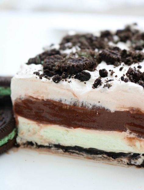 Mint Oreo Layered Dessert Oreo Delight Recipe, Chocolate Lasagna Cake, Oreo Layer Dessert, Lasagna Cake, Oreo Lasagna, No Bake Oreo Pie, Chocolate Lasagna Recipe, Oreo Delight, Cake Oreo