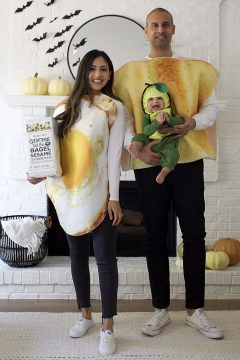 Avocado Family Costume, Salt Pepper Paprika Costume, Toast Costume Diy, Family Sushi Costume, Toast Costume, Family Costumes For Halloween, Creative Family Halloween Costumes, Matching Family Costumes, Matching Family Halloween Costumes