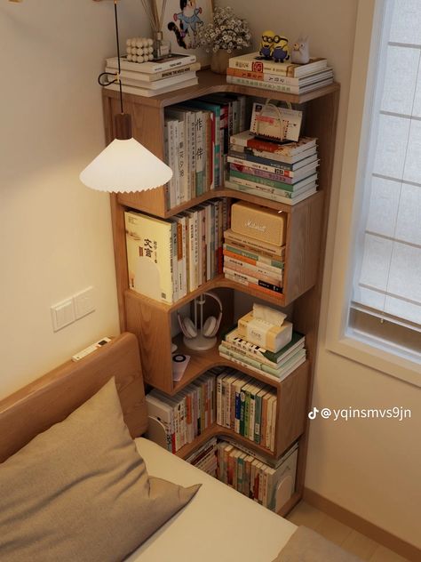 Creative Bookshelves For Small Spaces, Bookshelf In Bedroom, Small Bookshelf Ideas, Apartment Bookshelves, Bookshelves For Small Spaces, Bookshelf Aesthetic, Unique Bookshelves, Home Bookshelves, Corner Bookshelf